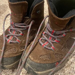 Boys hiking boots size 3